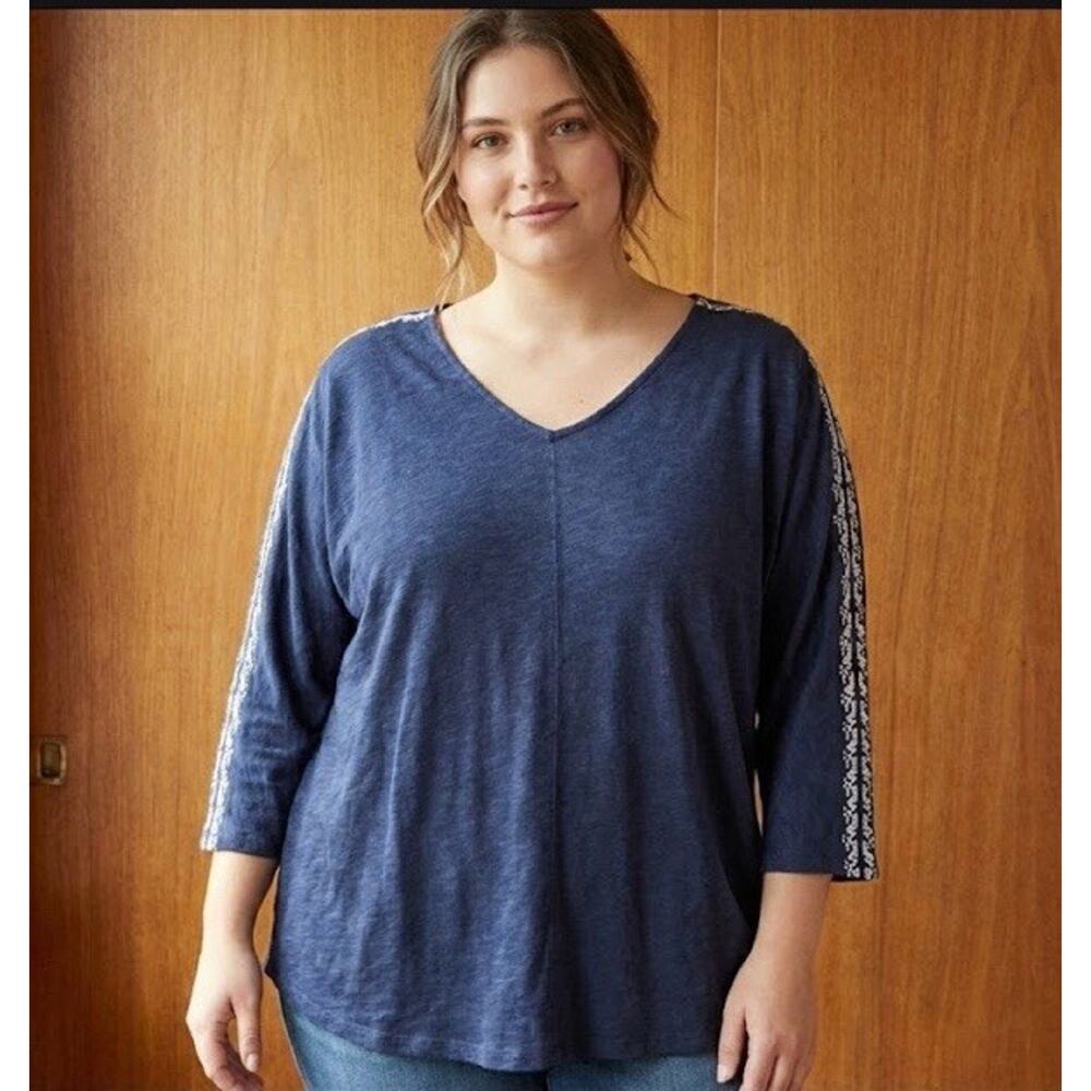 QVC denim and Company 2x Navy V-neck top with embroidered 3/4 length Arm